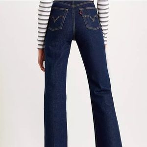 Levi's® Premium
RIBCAGE BOOTCUT WOMEN'S JEANS